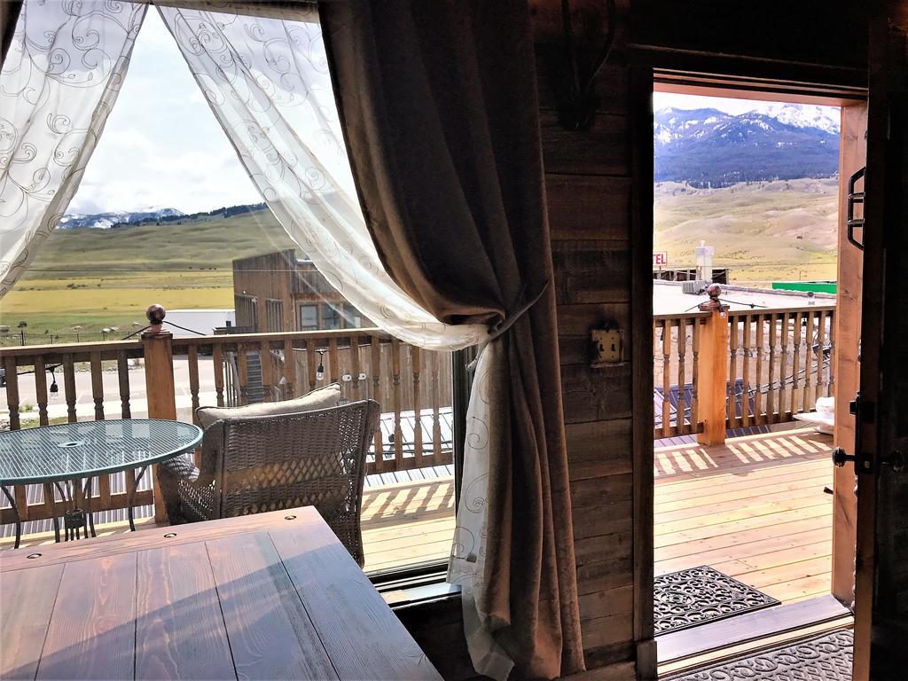 Park Hotel Yellowstone Suites Gardiner Bagian luar foto