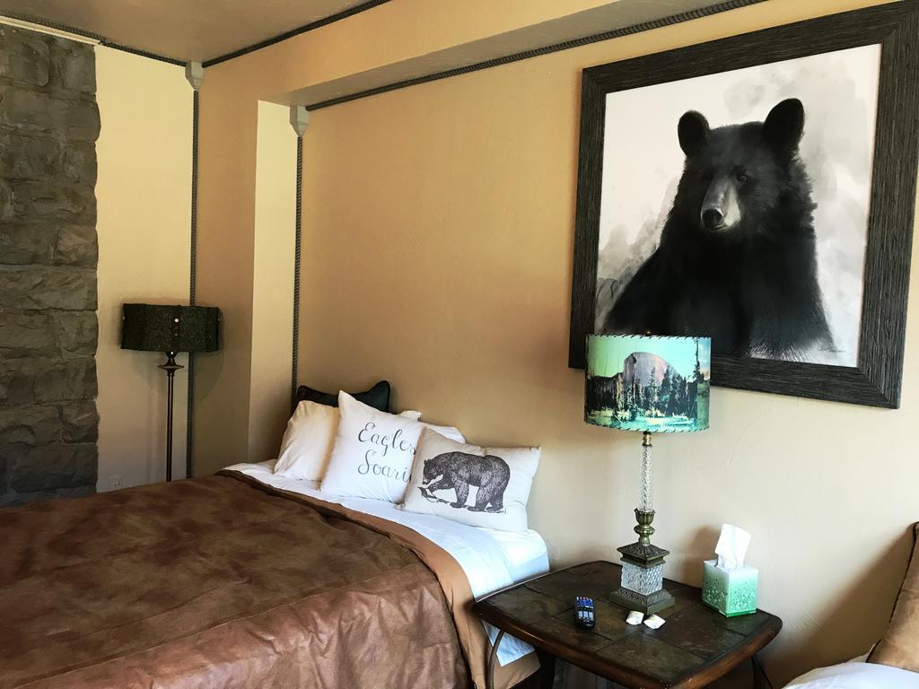 Park Hotel Yellowstone Suites Gardiner Bagian luar foto